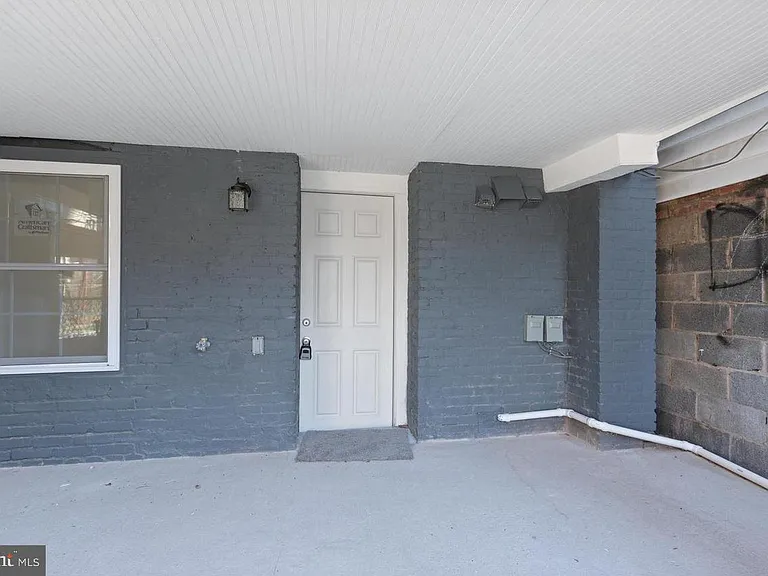 756 19th St NE — Photo 2
