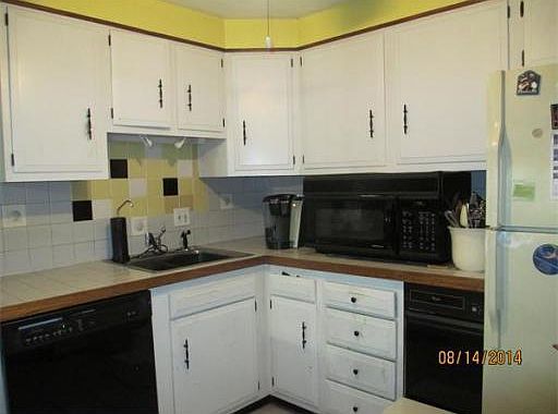 3rd image of 323 Lafayette St #1