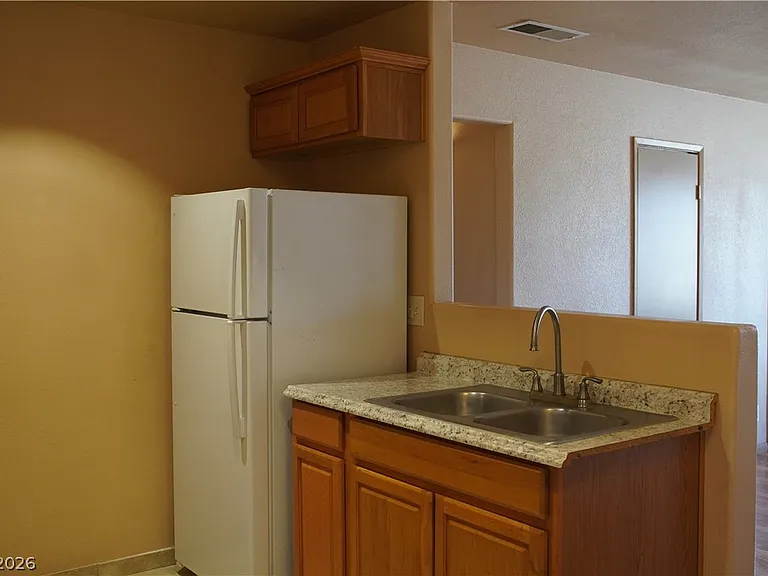506 McKellar Cir #4 — Photo 9