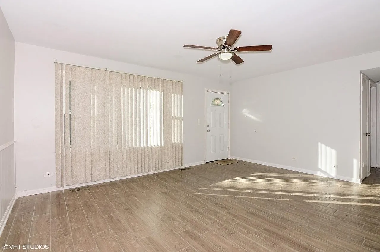2 bed, 1000 sqft, $2,400 — Photo 3