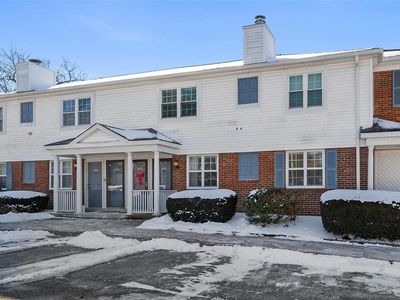 9174 Eager Rd, Saint Louis, MO, 63144