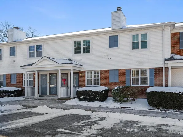 9174 Eager Rd, Saint Louis, MO 63144
