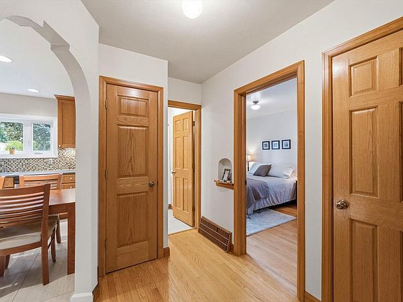 5th image of 2723 S 46th STREET