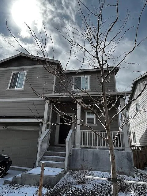 4 bed, 2.5 bath, 2752 sqft, $3,000 — Photo 2