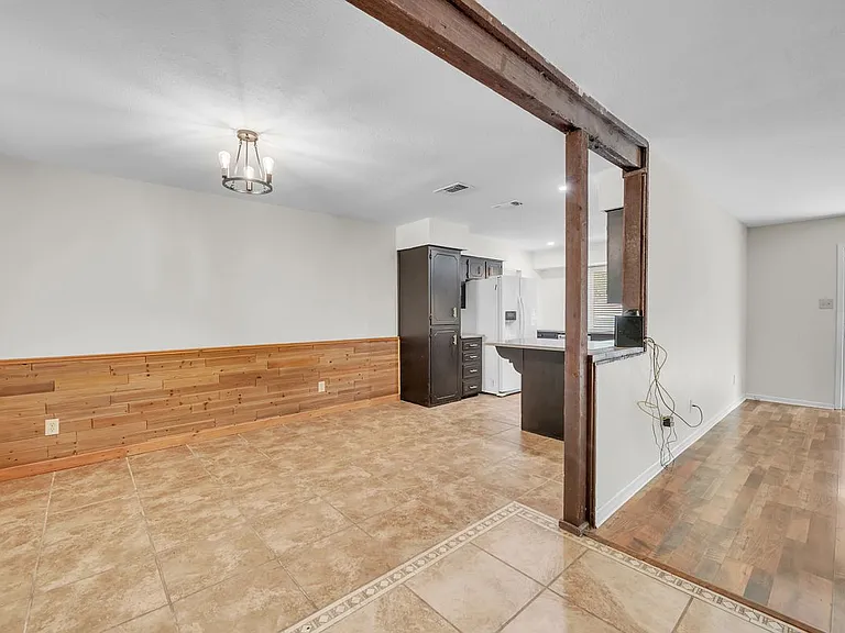 613 Manning Dr — Photo 2