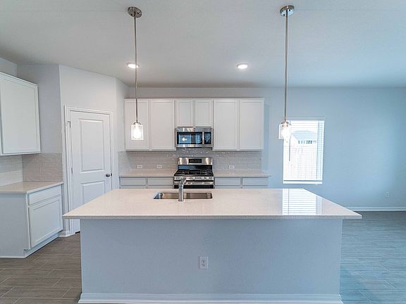 4th image of 109 Yosemite Dr