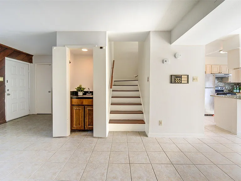 14633 Perthshire Rd — Photo 11
