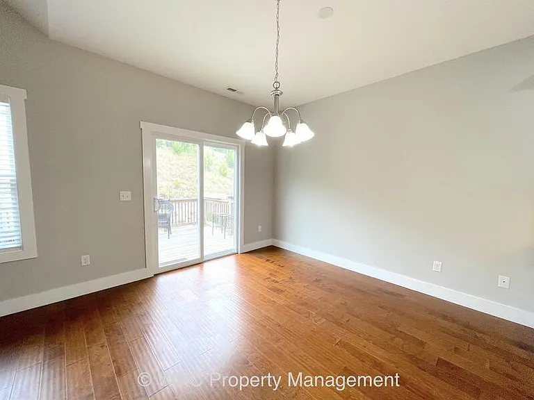 72 Leyland Cir — Photo 5