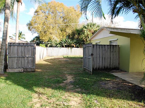 5th image of 3205 SW Areca Dr