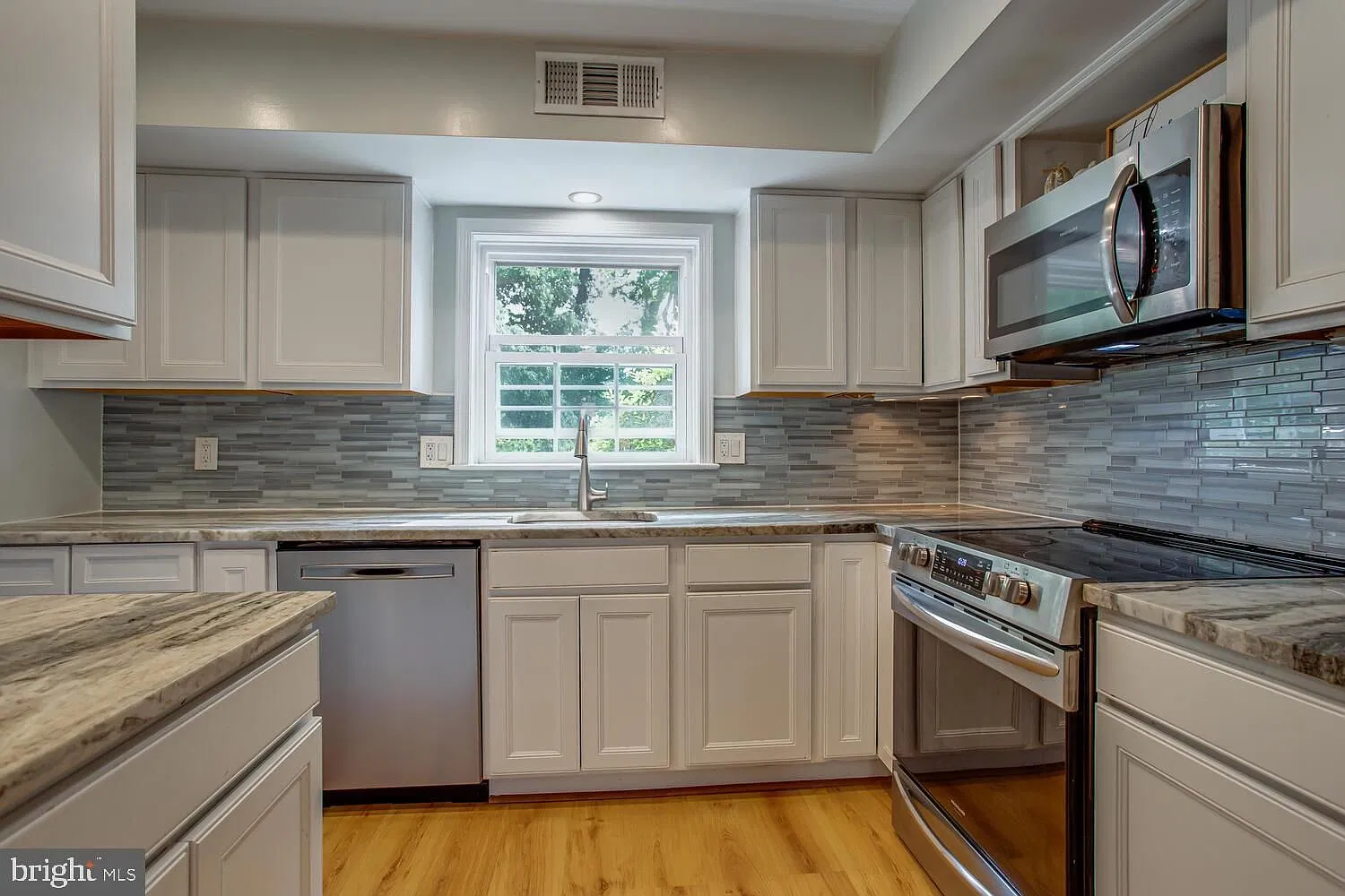 3 bed, 2.5 bath, 1280 sqft, $3,000 — Photo 4