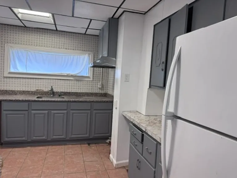 2625 S Franklin St — Photo 4