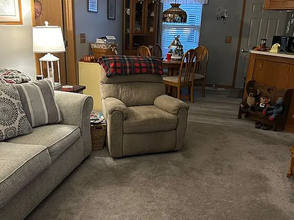 1226 Hillview Cir E, Newark, OH 43055