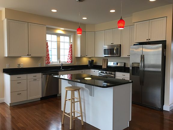 Kitchen with large island