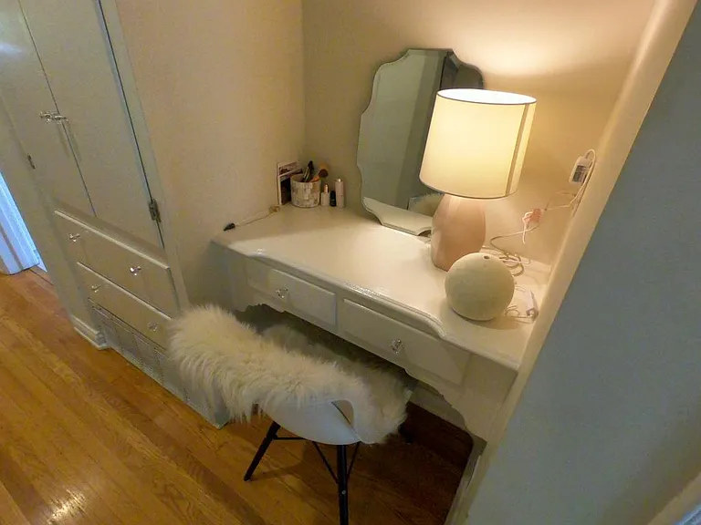 2285 N Beachwood Dr #6 — Photo 12