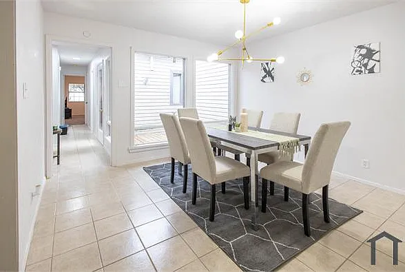 3 bed, 1156 sqft, $2,300 — Photo 3