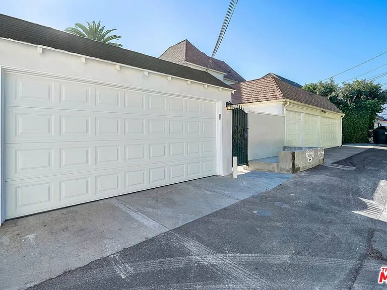 9345 W Olympic Blvd — Photo 24