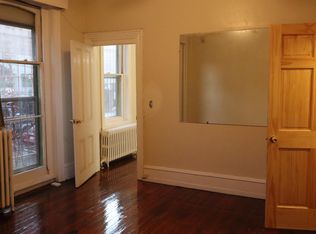 110 S 42nd St #1R, Philadelphia, PA 19104