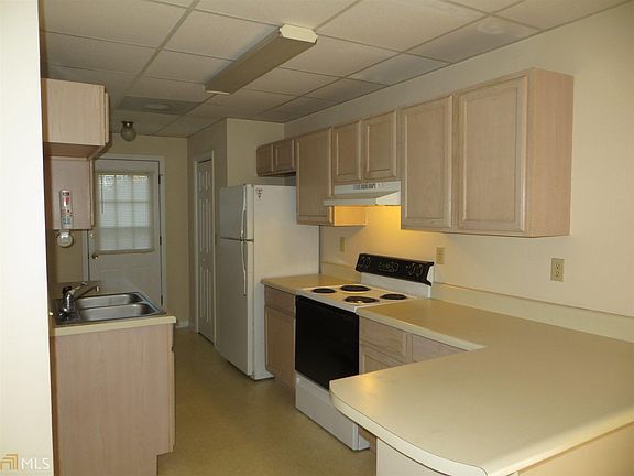 4th image of 4137 C Rogers Rd