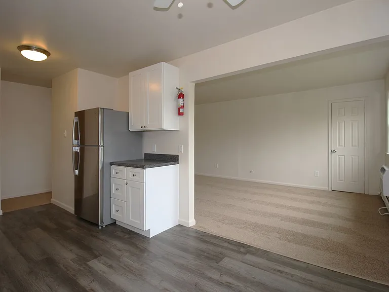 Stevens Manor Apartments — Photo 18