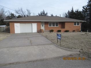 202 S 12th St, Herington, KS 67449