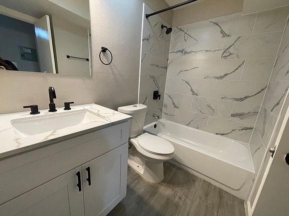 4th image of 600 1/2 E 53rd St #109