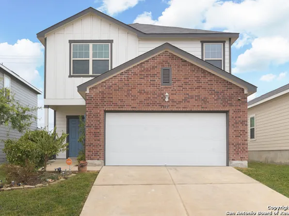 4929 Hallies Garden, St Hedwig, TX 78152