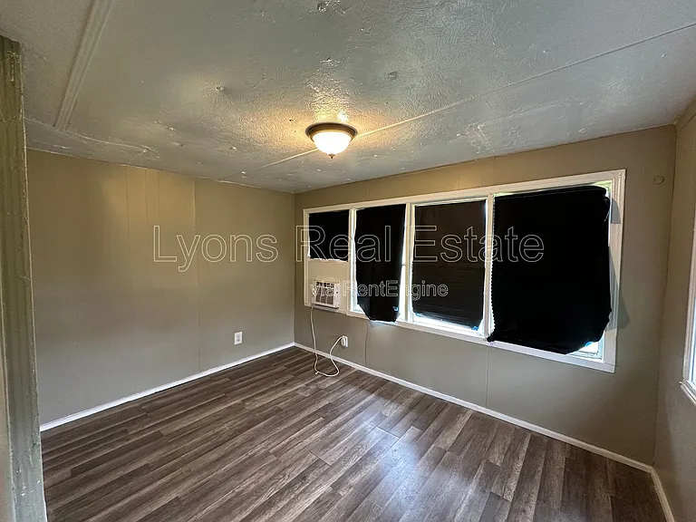 8086 Heck Dr #1A — Photo 24