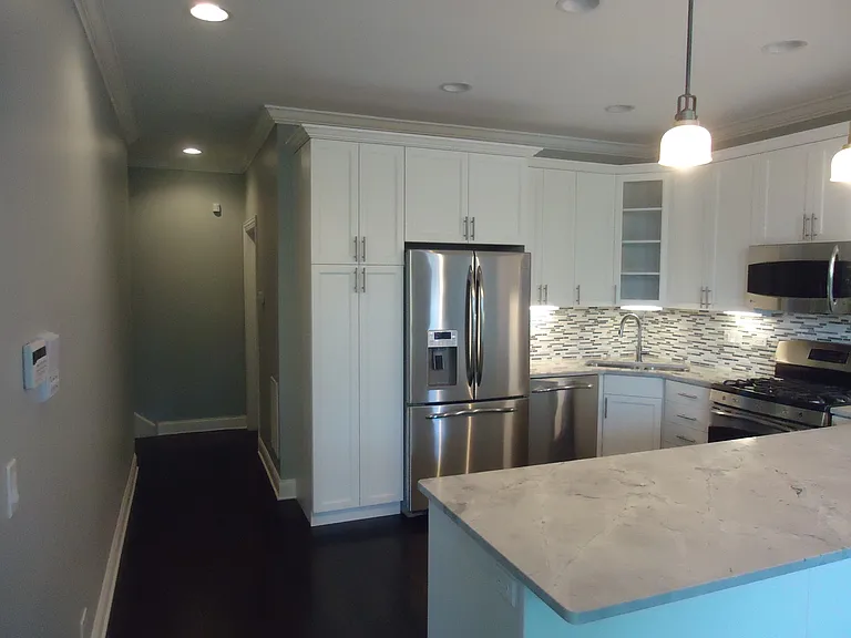 3342 N Southport Ave — Photo 6