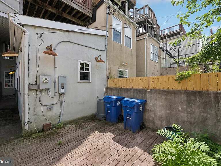 1814 E Pratt St — Photo 34