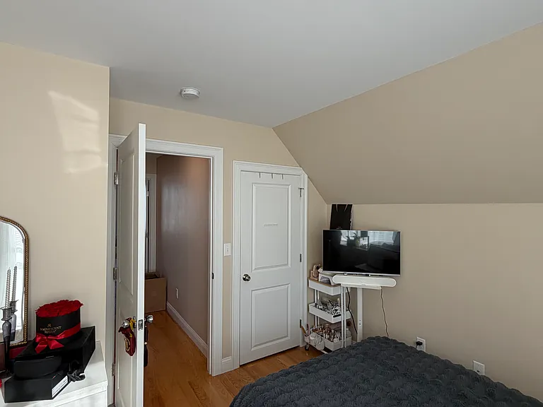62-64 Waverly St #2 — Photo 23