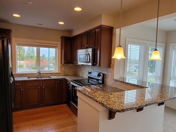 5th image of 3318 Bridgeport Way W Unit 208