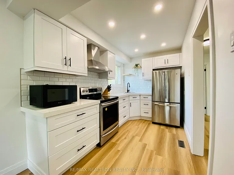 63 Mississauga Rd N #2 — Photo 2