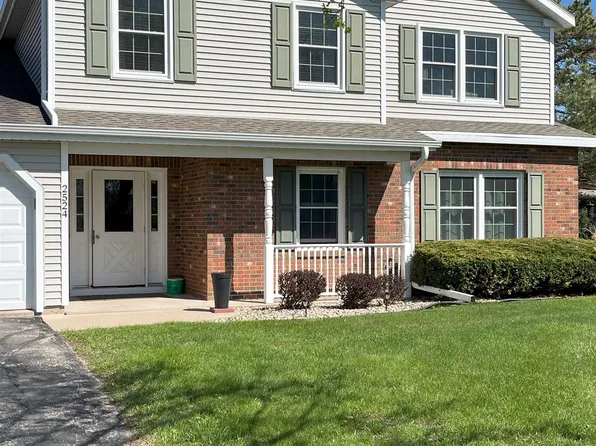 2524 Village Ln APT D, Oshkosh, WI 54904
