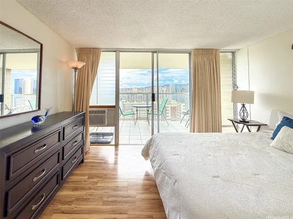 445 Seaside Ave APT 3001, Honolulu, HI 96815