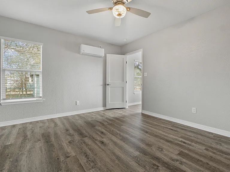 502 22nd St — Photo 15