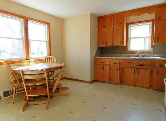 5th image of 852 4th Ave S