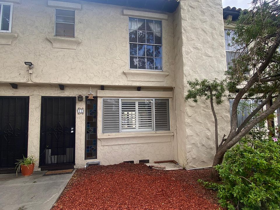 1st image of 5104 Westmont Ave Unit 11