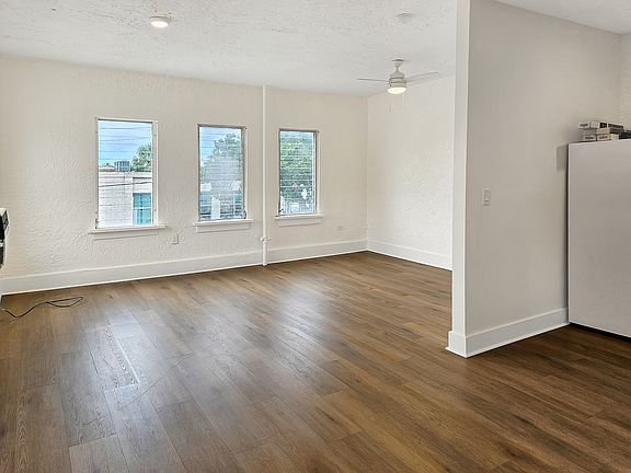 3rd image of 211 NE 97th St #201