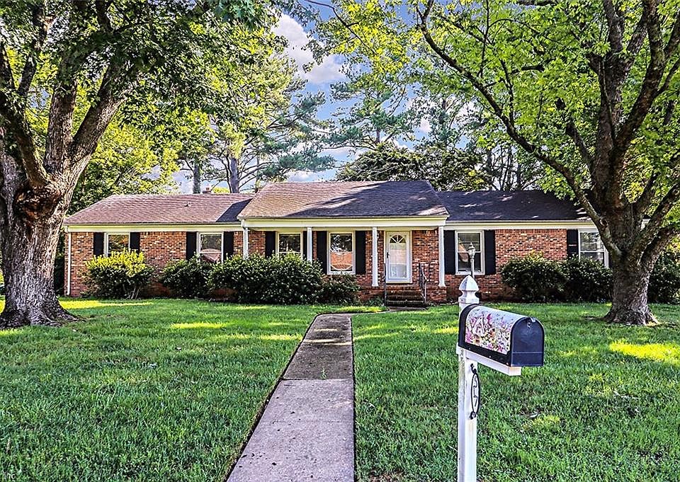 Welcome to 517 Summit Ridge Drive!