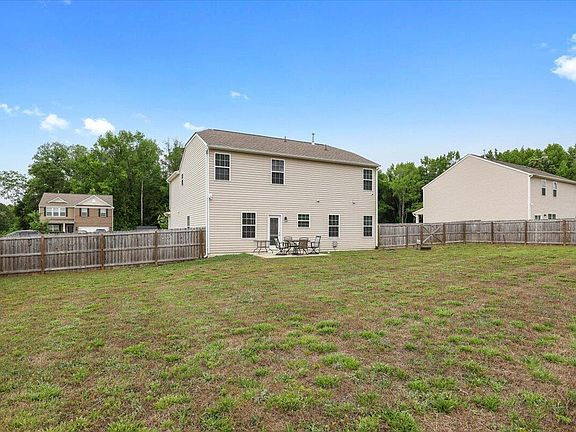 5th image of 216 Simply Country Ln