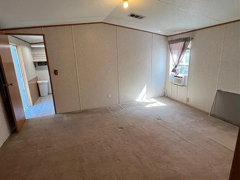 10429 Hudson Ave — Photo 4