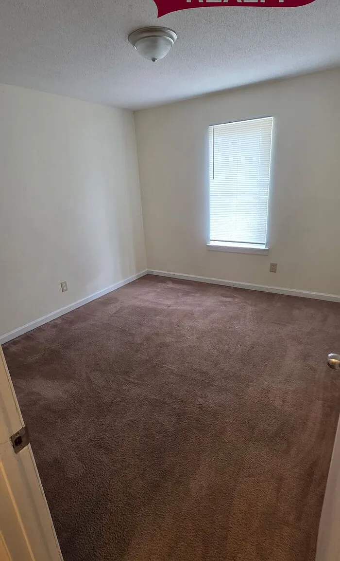 2 bed, 1.0 bath, $850 — Photo 3