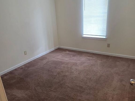 3rd image of 3091 Parrish Rd #D