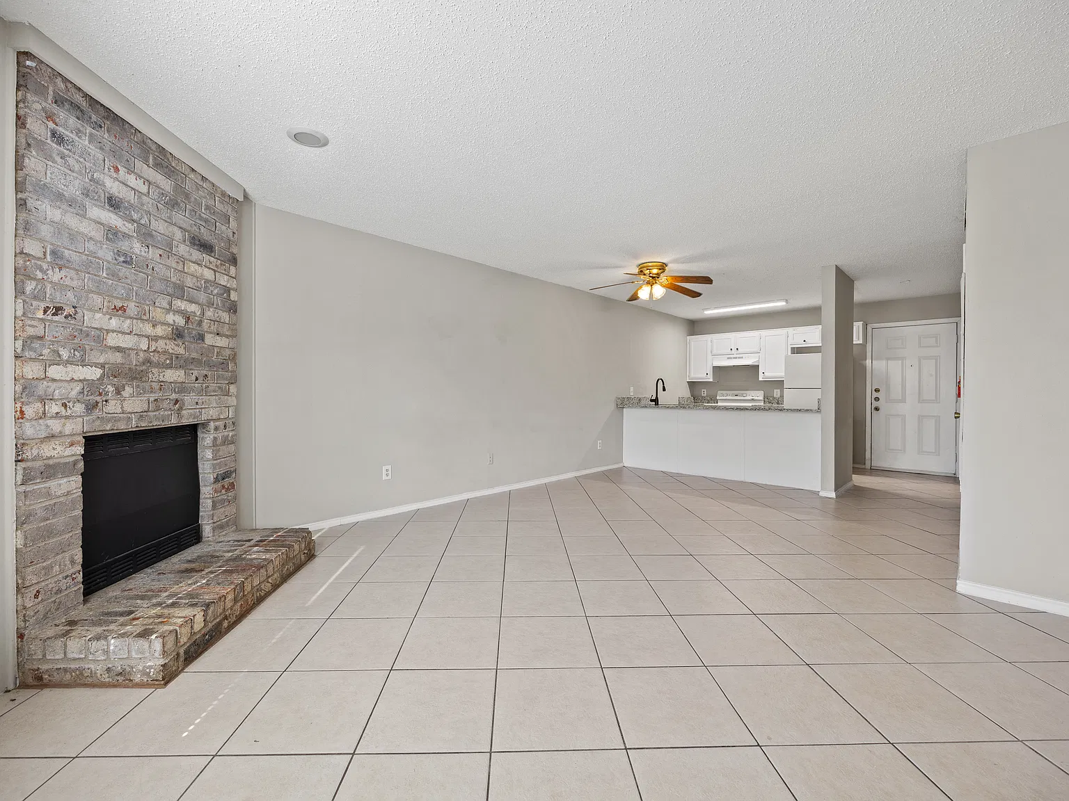 2 bed, 1.5 bath, 1125 sqft, $1,600 — Photo 3
