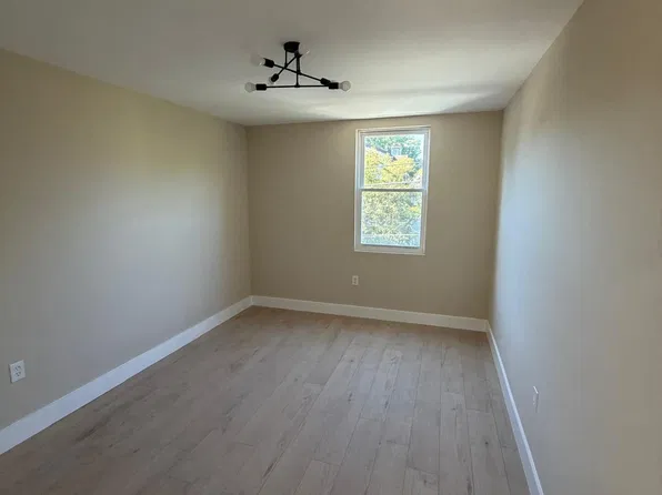 207 N 5th St Floor 3, Newark, NJ 07107