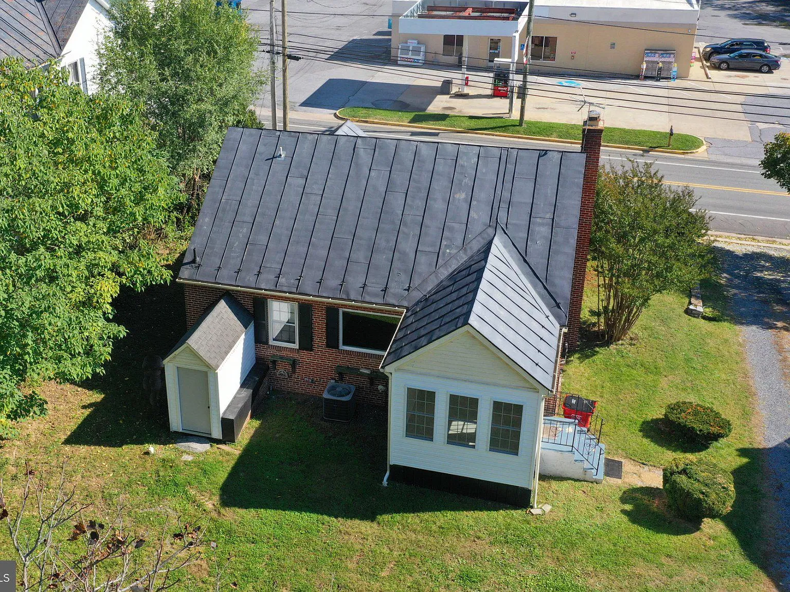 3 bed, 2.0 bath, 1283 sqft, $2,100 — Photo 4