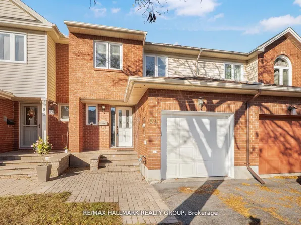 93 Cedarock Dr, Ottawa, ON K2M 2H5