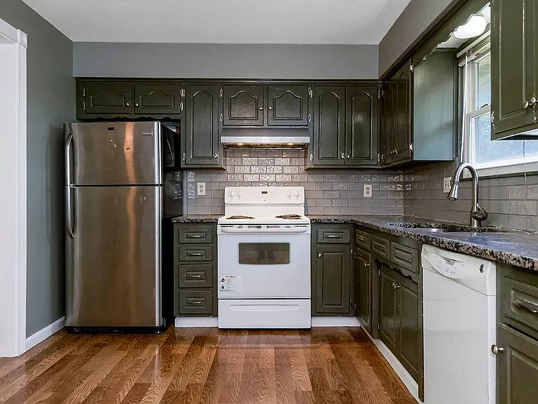 15021 W 150th Ter — Photo 7