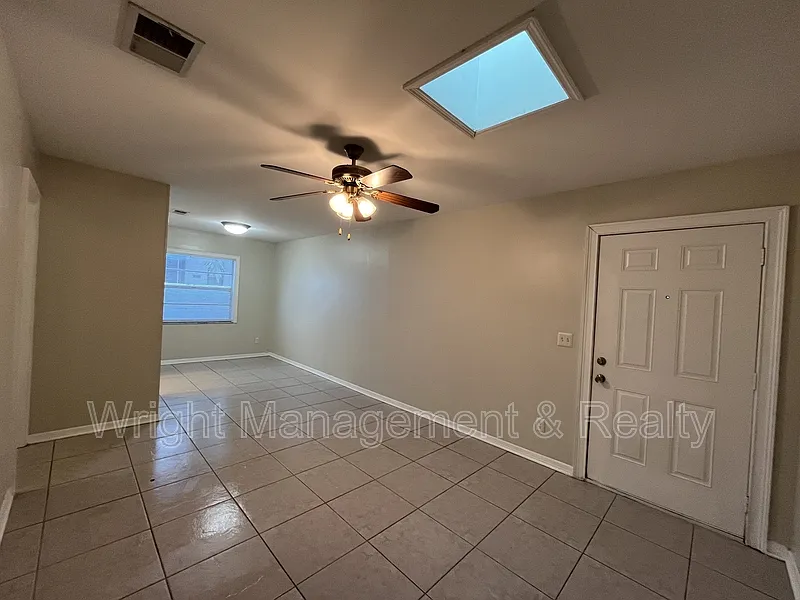 2 bed, 1.0 bath, 775 sqft, $1,800 — Photo 2