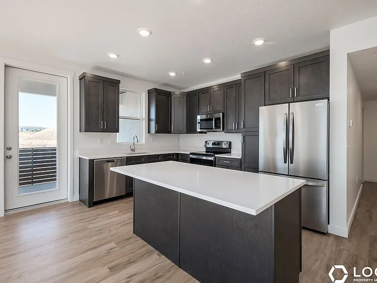 754 W Blue Magic Ln #303 — Photo 8